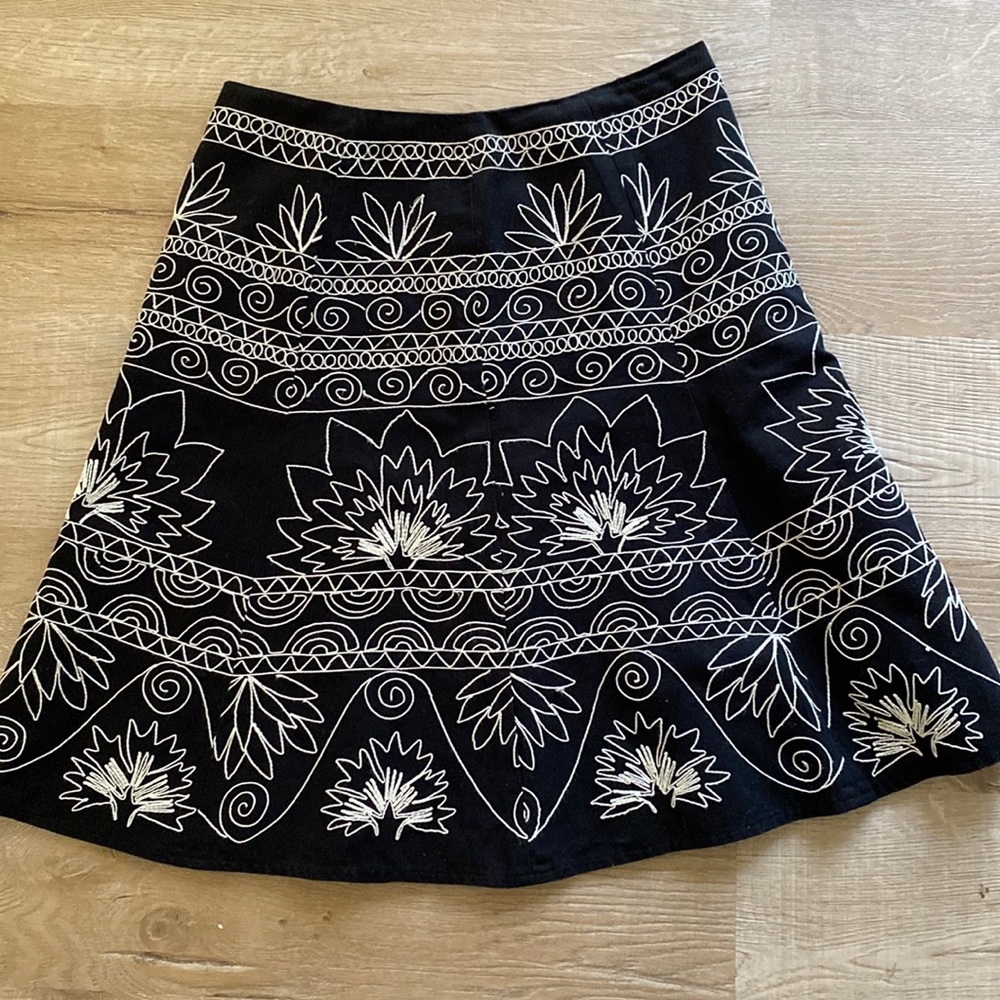 Talbots embroidered fully lined flair skirt size 4